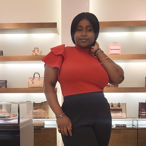 @Luxalldayllc is 🥵live boujees Sharing 🔥🔥🔥 Super Luxurious Handbags and More - Picture 16 of 17